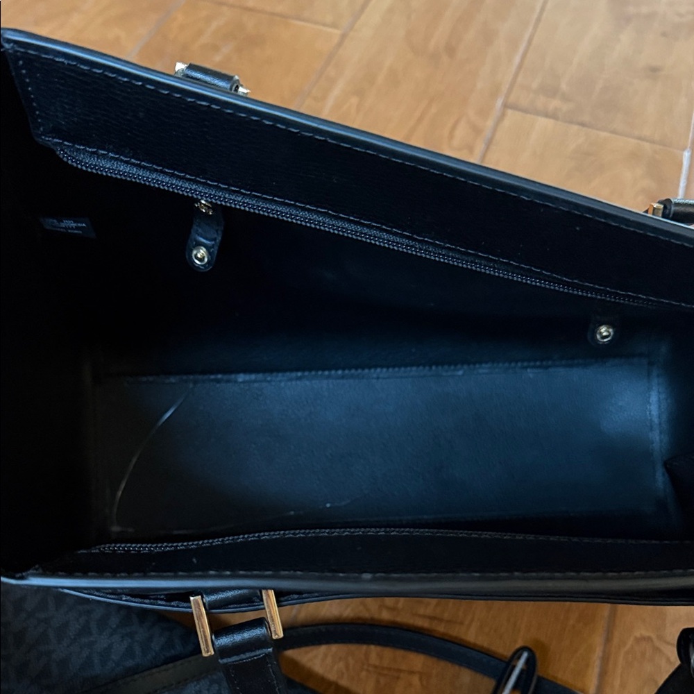 Michael Kors Black Tote and Clutch Set - Picture 5 of 8